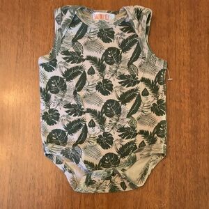 🍓3/$10 NWOT Monkey Bars Leaf Print Baby Onesie size 3-6m